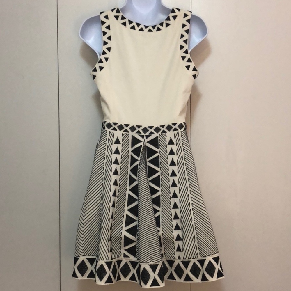 Parker White Geometric Print Dress - Picture 6 of 6